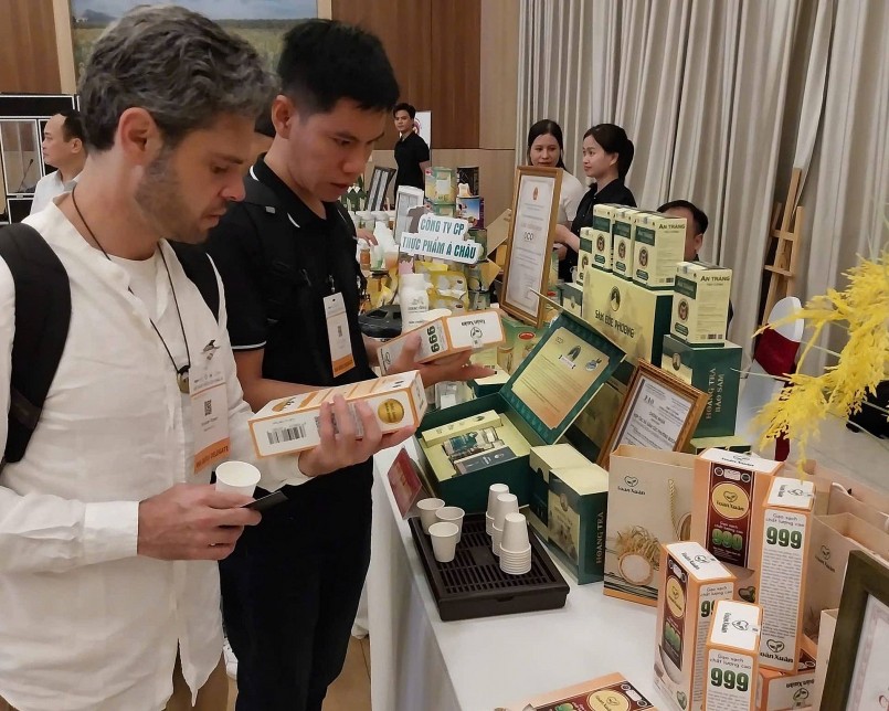 Từ không lãi đến Từ không lãi đến