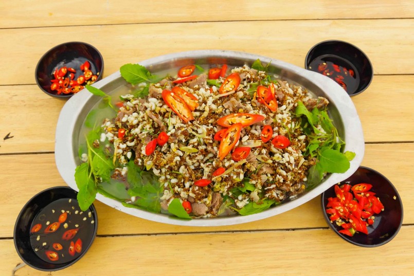 Bò xào kiến vàng lá chha ca dao: Món ăn tí hon, hương vị khổng lồ Bò xào kiến vàng lá chha ca dao: Món ăn tí hon, hương vị khổng lồ