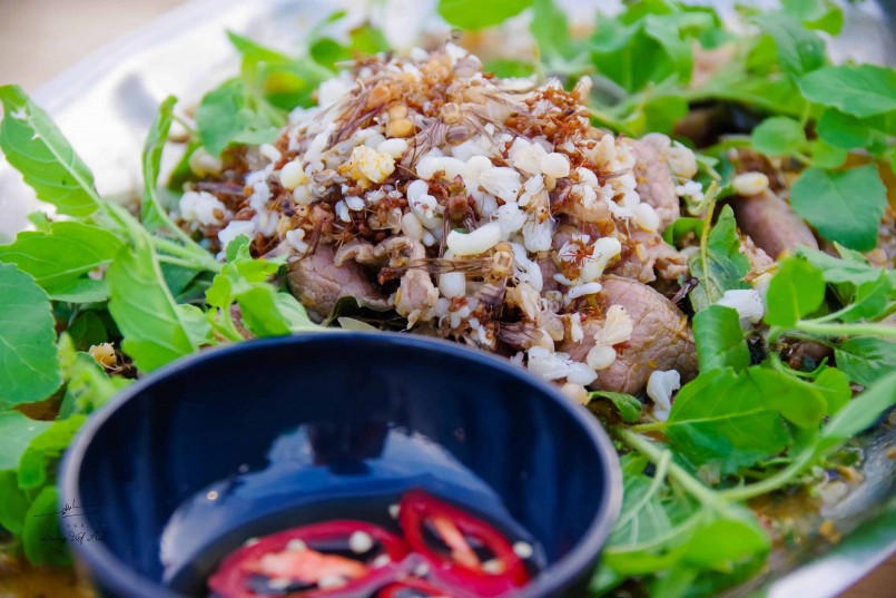 Bò xào kiến vàng lá chha ca dao: Món ăn tí hon, hương vị khổng lồ Bò xào kiến vàng lá chha ca dao: Món ăn tí hon, hương vị khổng lồ