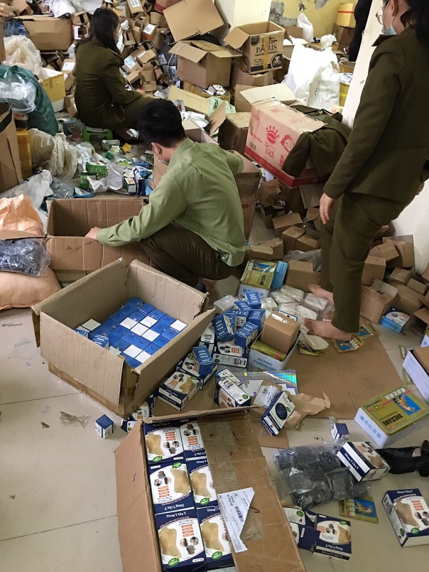 Hà Nam: Bắt quả tang cơ sở gia công lượng lớn thuốc Đông y gia truyền nghi giả