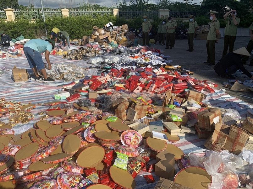 ... và nhiều mặt hàng không đảm bảo an toàn thực phẩm