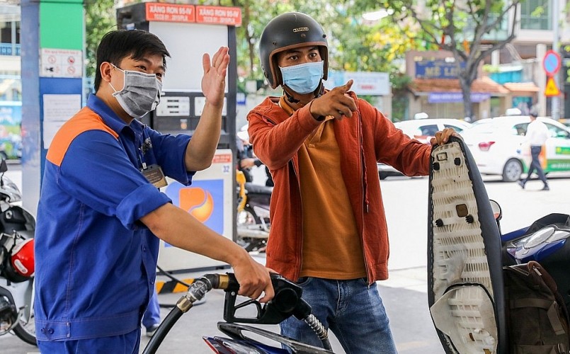 Xem xét bỏ quỹ bình ổn giá xăng dầu Xem xét bỏ quỹ bình ổn giá xăng dầu