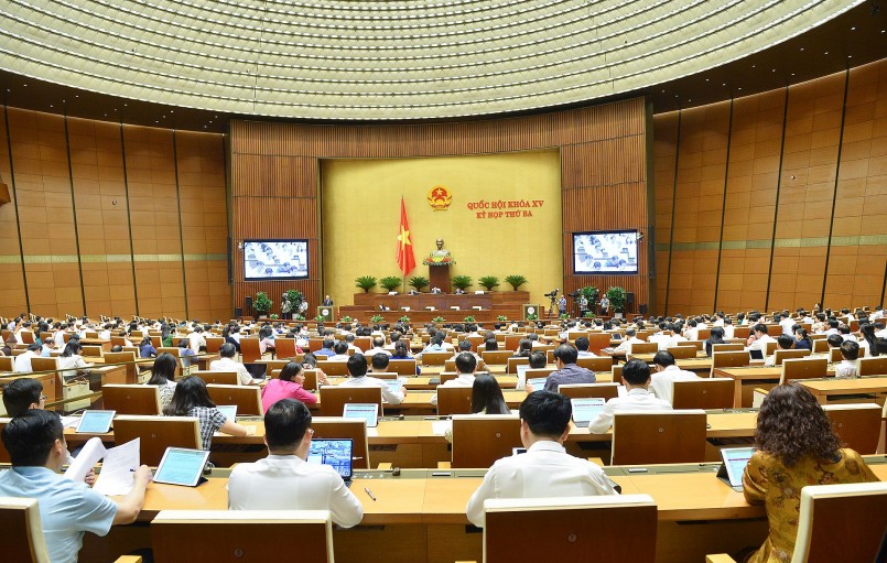 Quốc hội tiến hành thảo luận ở hội trường về dự án dự án Luật Dầu khí (sửa đổi). Quốc hội tiến hành thảo luận ở hội trường về dự án dự án Luật Dầu khí (sửa đổi).