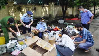 Quảng Ninh: Tiêu hủy hơn 1.200 sản phẩm giả mạo thương hiệu nổi tiếng