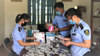 Xử phạt một cá nhân mua trôi nổi 100 bộ kit test nhanh Covid-19 nhập lậu