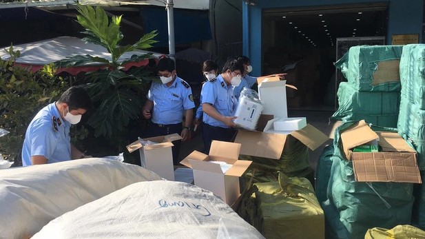 “Nóng" tình trạng buôn lậu trang thiết bị, vật tư y tế