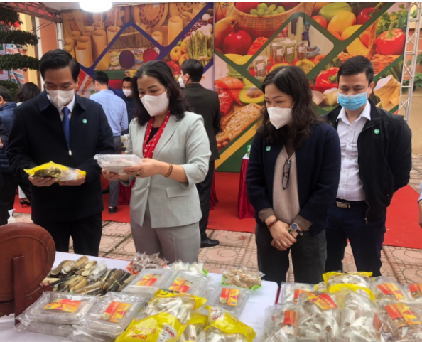 Khai mạc điểm giới thiệu và bán sản phẩm OCOP tại huyện Ba Vì Khai mạc điểm giới thiệu và bán sản phẩm OCOP tại huyện Ba Vì