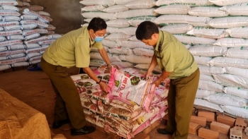 Gia Lai: Tạm giữ gần 01 tấn phân bón hết hạn sử dụng