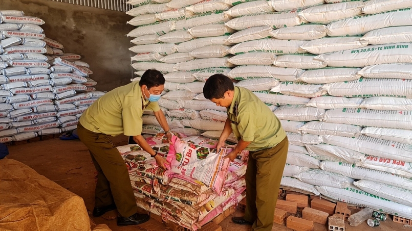 QLTT Gia Lai tạm giữ gần 01 tấn phân bón hết hạn sử dụng