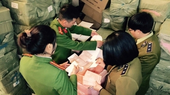 Bắt giữ 5 tấn mặt nạ mỹ phẩm dưỡng da không rõ nguồn gốc tại Hà Nội