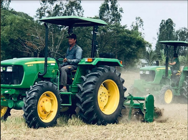 Máy kéo John Deere 5050D và 5065E đã đến tay các khách hàng ở khu vực Đồng Tháp