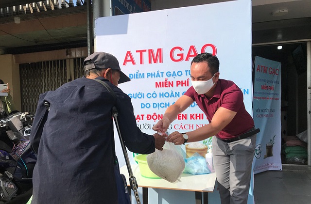 ATM gạo miễn phí cho người nghèo là chương trình gây được tiếng vang lớn trong thời gian gần đây