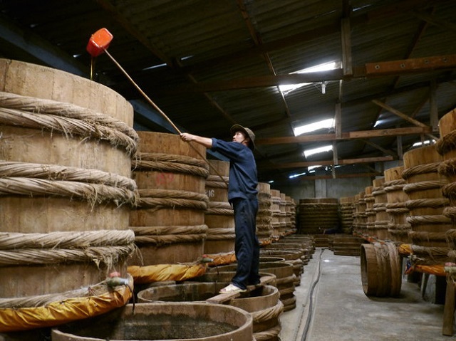 Gài nén là cách làm phổ biến tại những vùng sản xuất nước mắm nổi tiếng ở Nha Trang, Phan Thiết, Phú Quốc