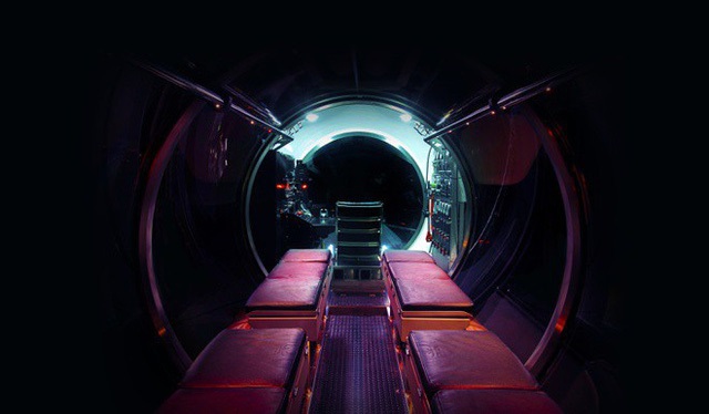 Cabin trông vô cùng lộng lẫy y như khách sạn với màn hình, radio và hàng công tắc màu đỏ