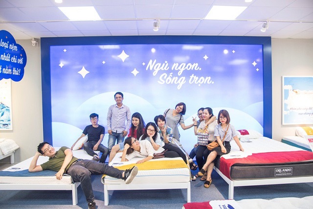 Điểm khác biệt giữa Vua Nệm với cửa hàng truyền thống nằm ở sự trải nghiệm của khách hàng