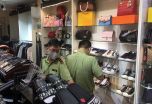 Hàng giả, hàng nhái: TP HCM tạm giữ hàng trăm sản phẩm thời trang nghi nhập lậu