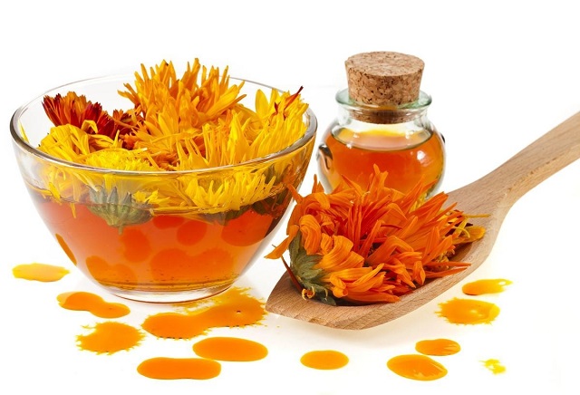 Trà hoa cúc không chỉ để nhâm nhi, mà còn có thể dùng để… rửa mặt chống nhờn và kháng khuẩn hiệu quả không ngờ tới