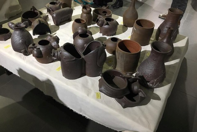 Làng gốm Hương Canh - huyện Bình Xuyên là làng gốm sành cổ đã nổi danh từ lâu đời, có lịch sử hơn 300 năm