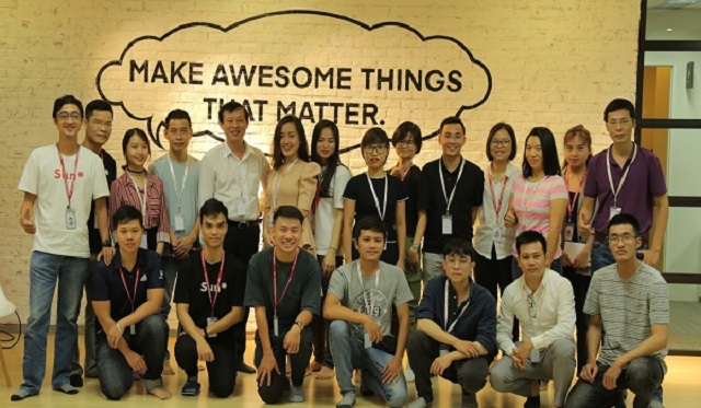 Ban tổ chức chụp ảnh cùng các khách mời và 05 dự án bước vào vòng huấn luyện