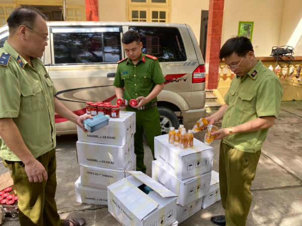 Hàng giả, hàng nhái: Phát hiện gần 1.000 sản phẩm, thực phẩm nhập lậu