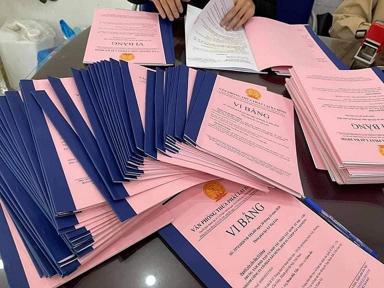 Trong 3 năm, 8 văn phòng đã tống đạt 225.614 văn bản của Tòa án; 3418 văn bản của cơ quan Thi hành án Trong 3 năm, 8 văn phòng đã tống đạt 225.614 văn bản của Tòa án; 3418 văn bản của cơ quan Thi hành án